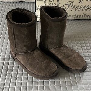 BearPaw grey faux suede Boots size 10
